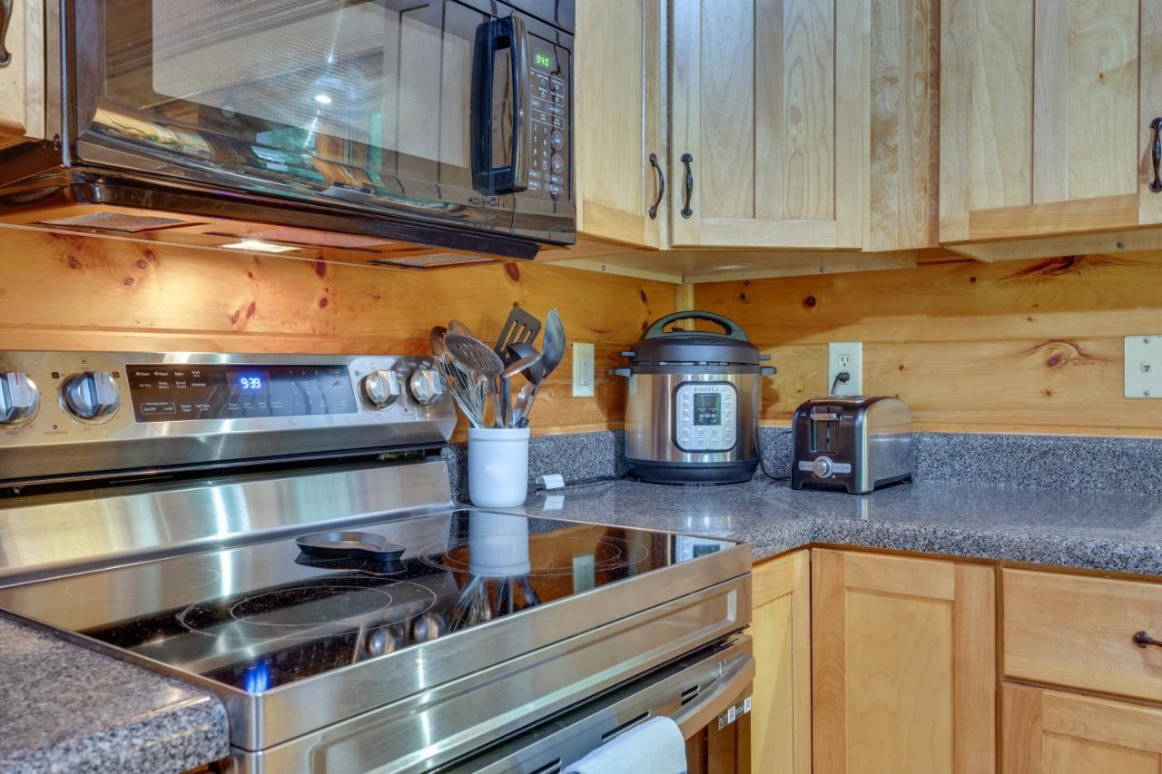 Riverfront Ellijay Cabin With Deck And Pool Access! Exterior foto