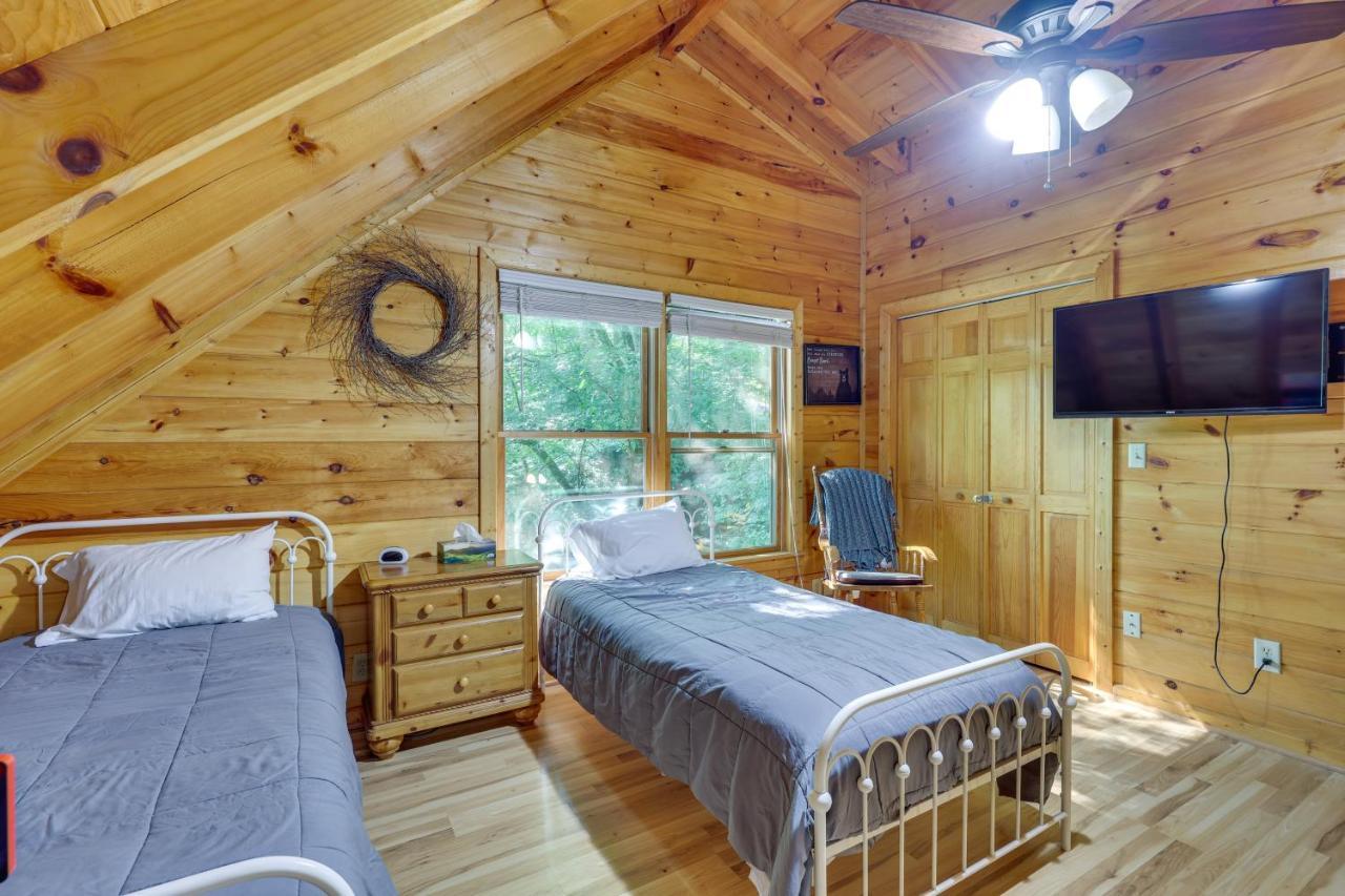 Riverfront Ellijay Cabin With Deck And Pool Access! Exterior foto