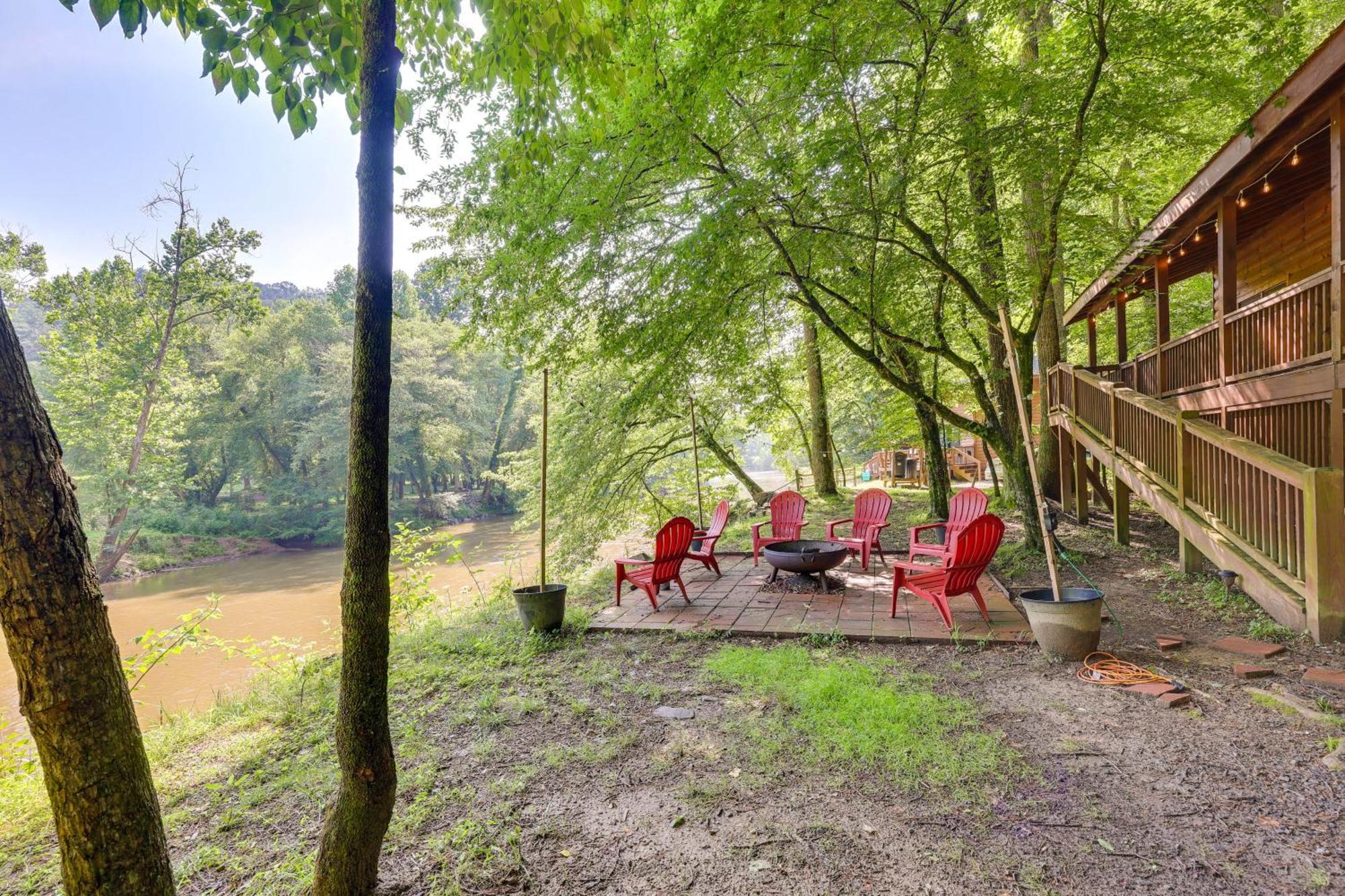 Riverfront Ellijay Cabin With Deck And Pool Access! Exterior foto