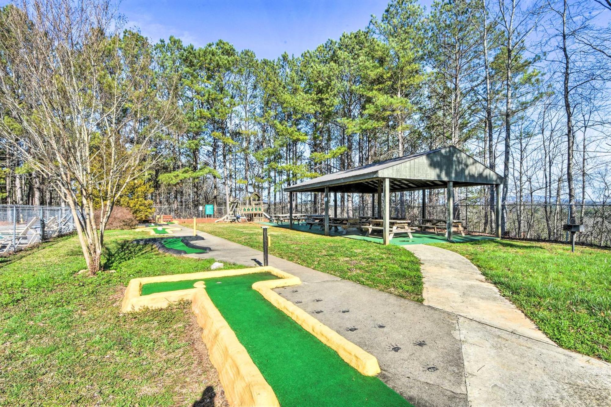 Riverfront Ellijay Cabin With Deck And Pool Access! Exterior foto